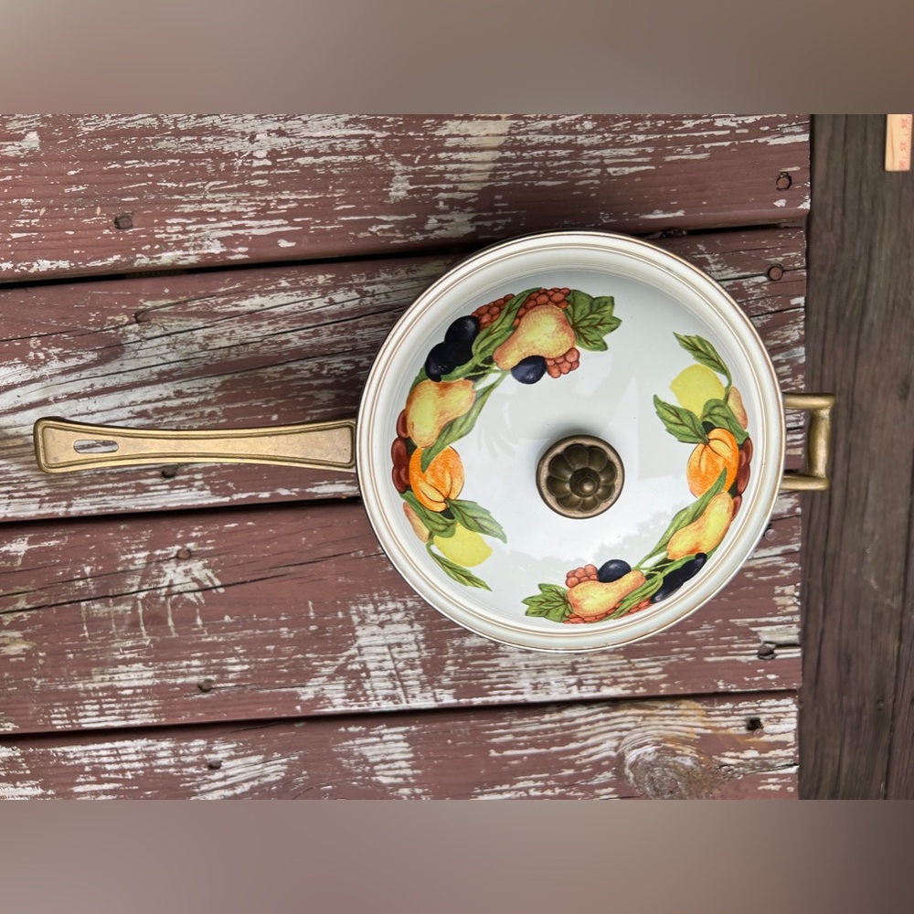 Vintage Regency Club 8" Covered Saucepan Enamel Fruit Design & Brass Handle|Chef - Picture 3 of 16